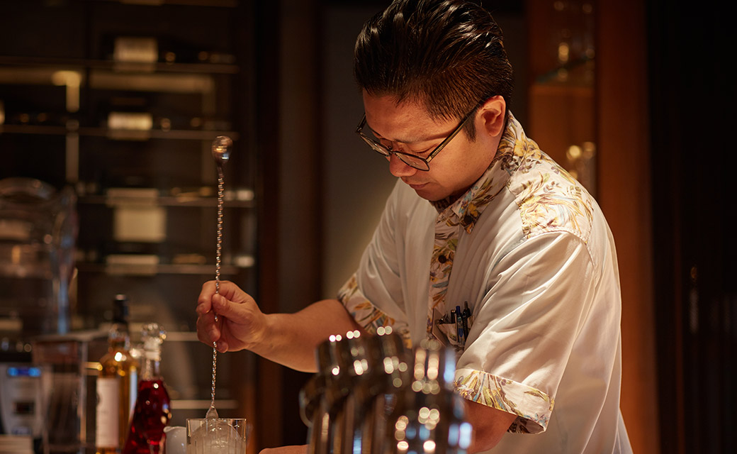チーフバーテンダー安里徳人。